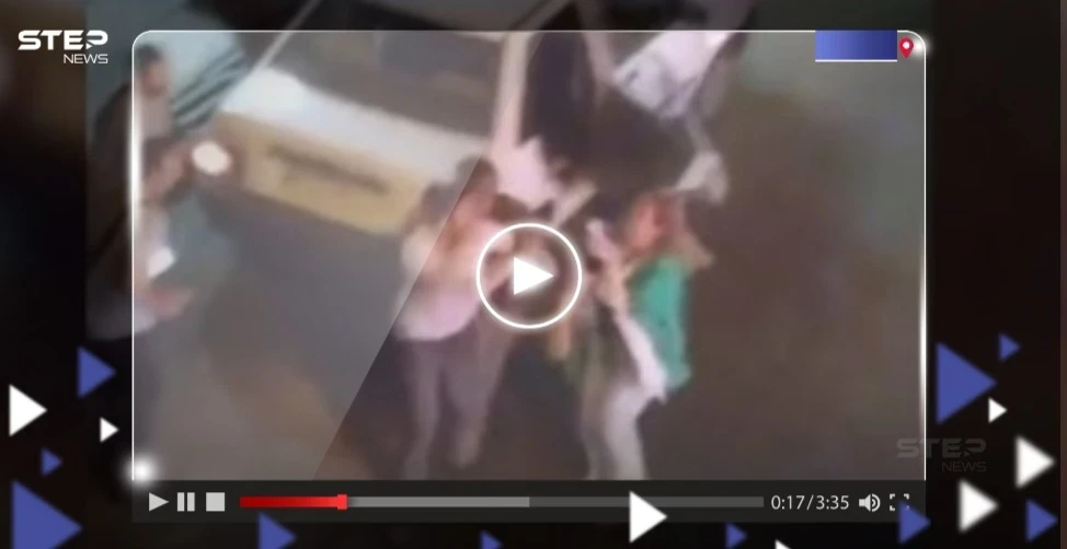 بالفيديو|| رجل غاضب يعتدي على امرأة إيرانية بسبب "الحجاب" ويخرجها عنوة من السيارة