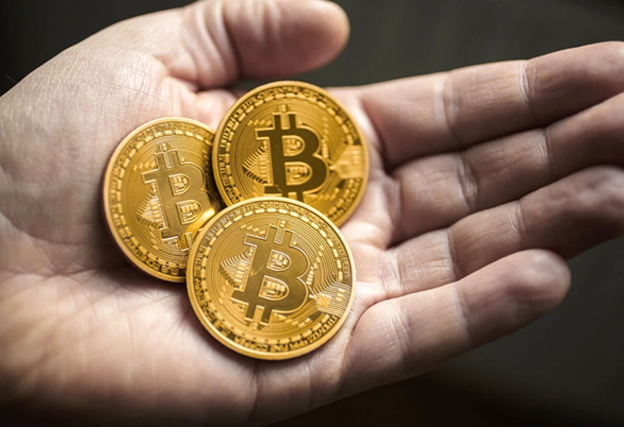 عملة البتكوين تفقد من قيمتها وتسجل تراجعاً كبيراً