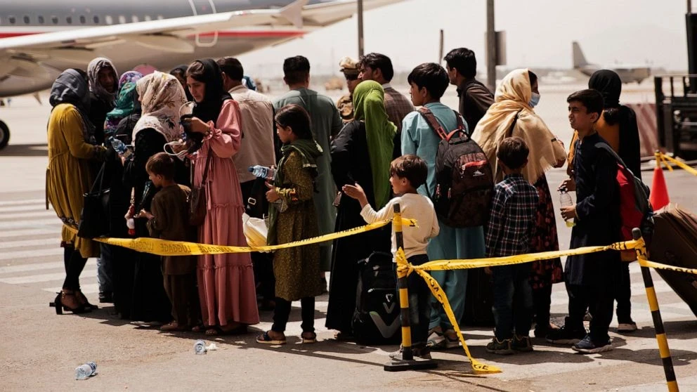 طالبان تكشف شروطها للسماح بمغادرة كابل.. والأردن يوضح مصير الأفغانيين الموجودين على أراضيه