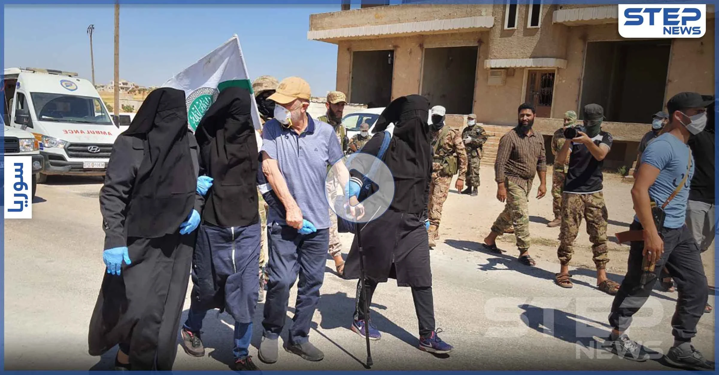 بالفيديو || نساء مقابل ضابط و"شبيحة".. عملية تبادل أسرى في ميزناز بين تحرير الشام والنظام السوري