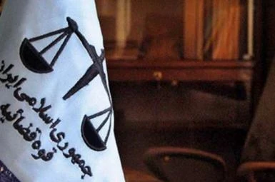 السائح الفرنسي المسجون في إيران يواجه اتهامات بالتجسس وقد يسجن لفترة طويلة