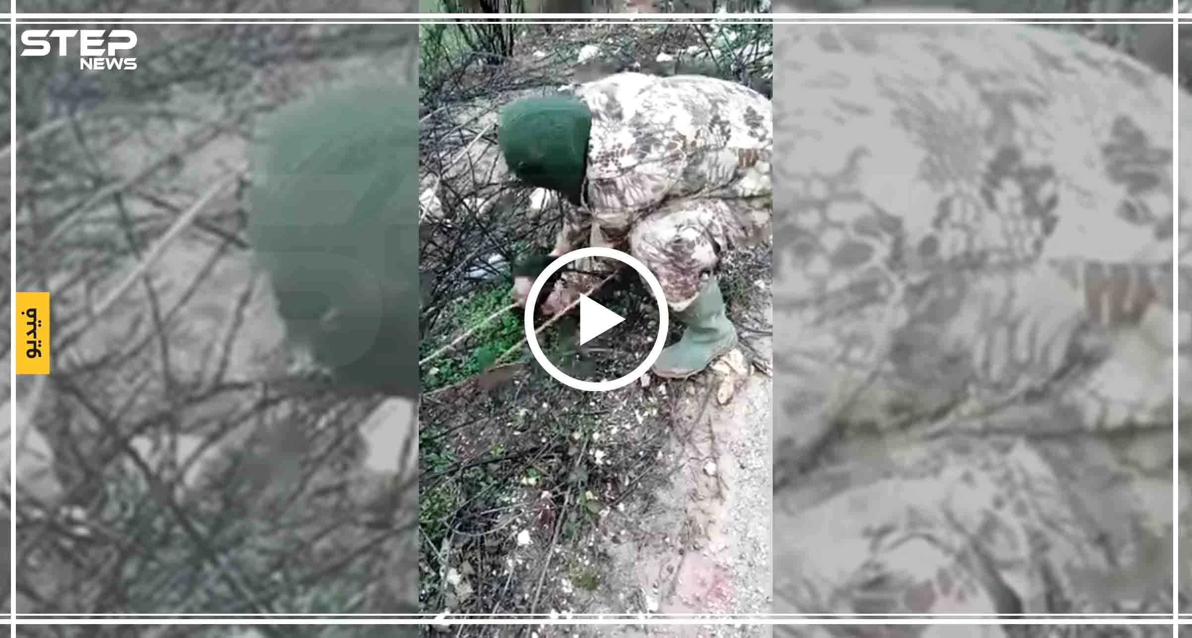 شاهد بالفيديو|| حاملًا رأس عنصر لقوات النظام السوري.. مقاتل لتحرير الشام يوجّه رسالة!