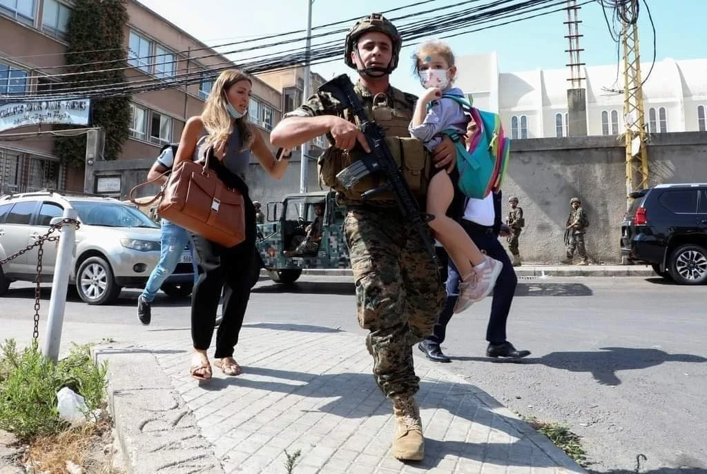 أول تعليق روسي على أحداث بيروت.. موسكو تتوجه برسائل للمنخرطين بالأحداث الدموية والحكومة اللبنانية