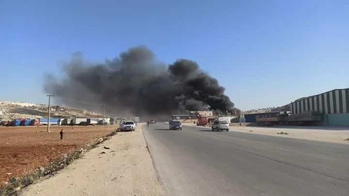 بالفيديو|| النظام السوري يقصف الشريان الاقتصادي لإدلب وريفها ويوقع قتلى وجرحى 