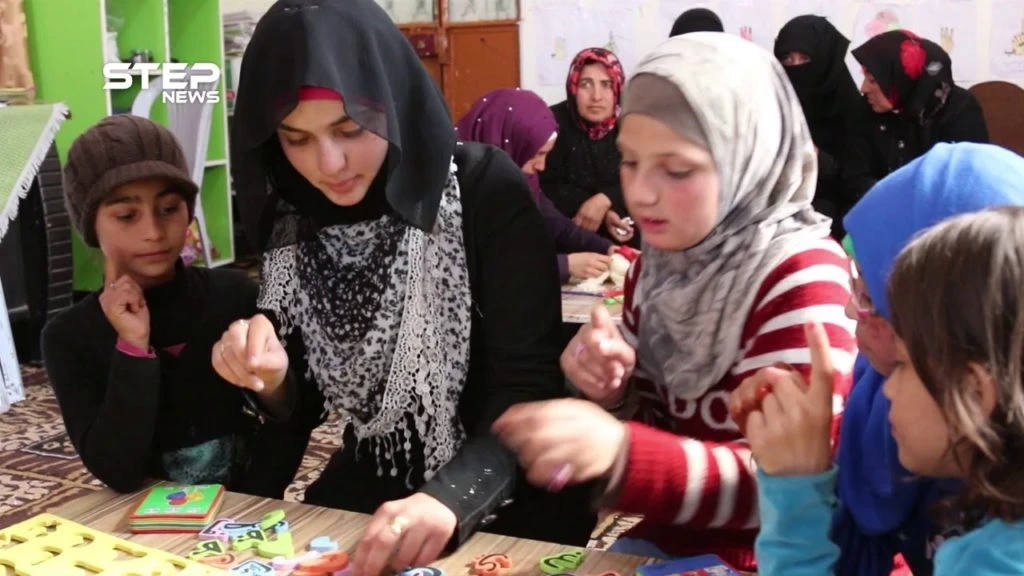 بجهود ذاتية "بيان درويش" تفتتح مركزًا للصم والبكم في منزلها بريف حلب رغم التحديات التي تواجهها