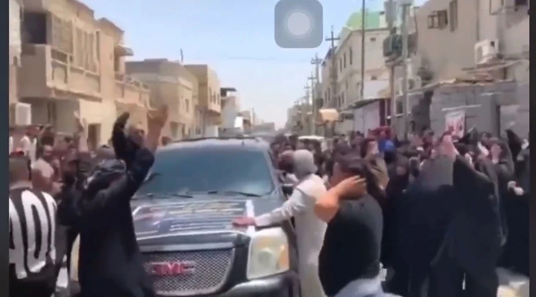 بالفيديو||"ركلة ضابط أنهت حياته".. غضب عارم في العراق بعد مقتل شاب بأحد سجون البصرة تحت التعذيب