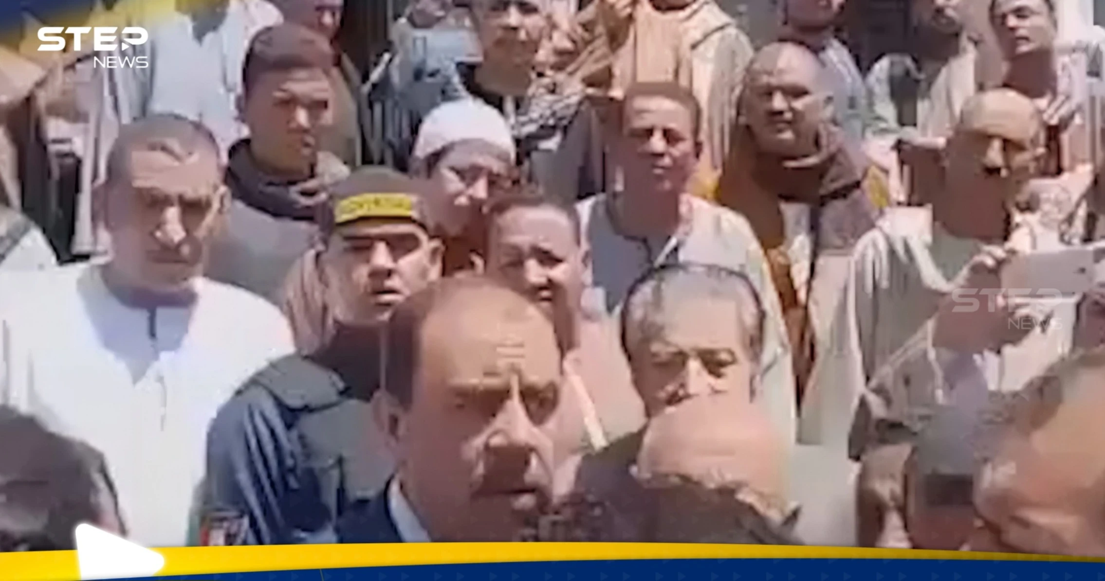 بسبب صورة.. مشادة وخلاف حاد بين مسؤوليْن مصرييْن أمام مسجد (فيديو)