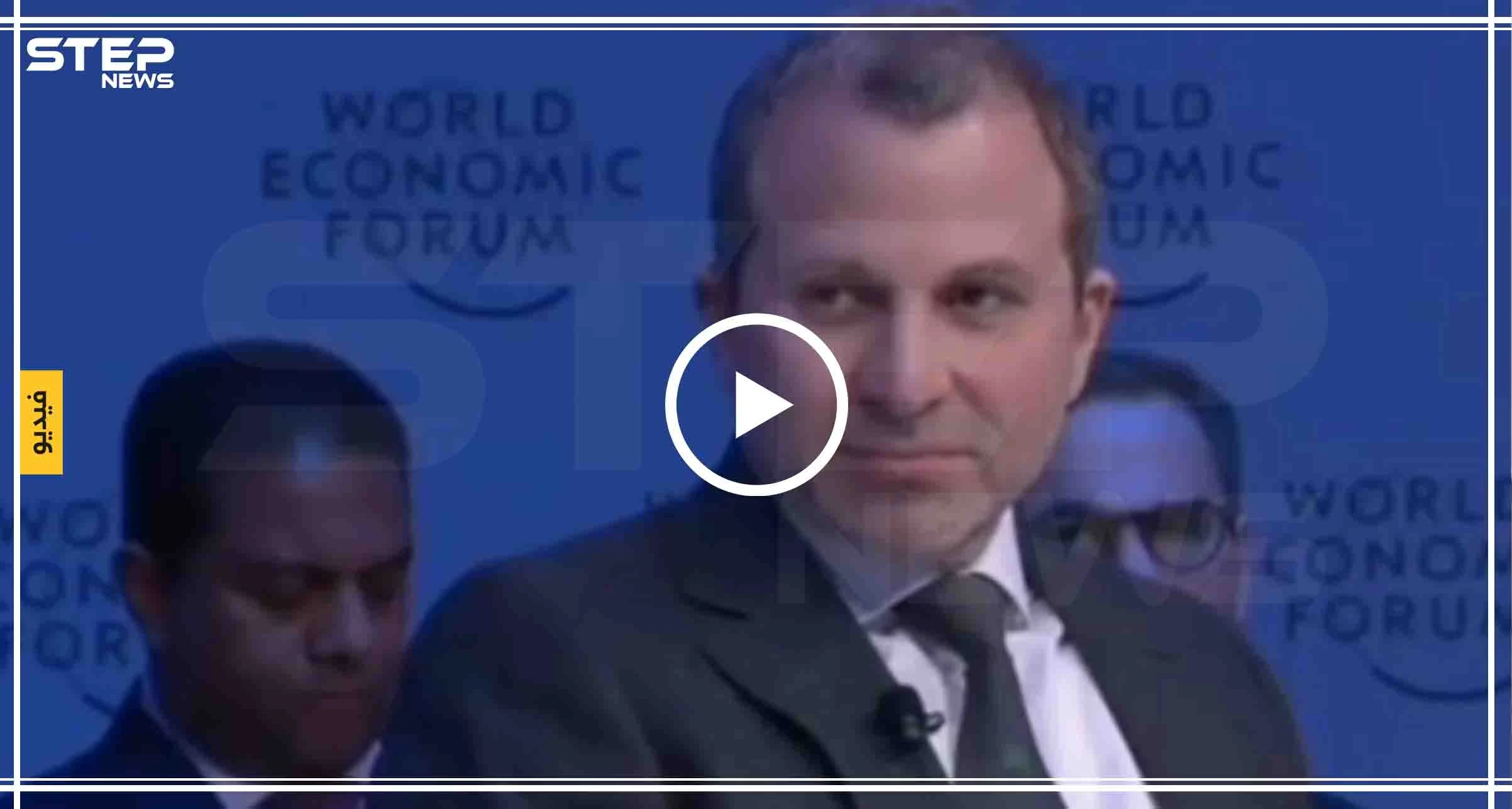 بالفيديو|| صحفية أجنبية تحرج جبران باسيل على الهواء مباشرة.. وهذا مافعلته