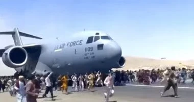 الخارجية الأمريكية تجري نقاشاتٍ مع طالبان حول العالقين في كابل وتكشف مصيرهم