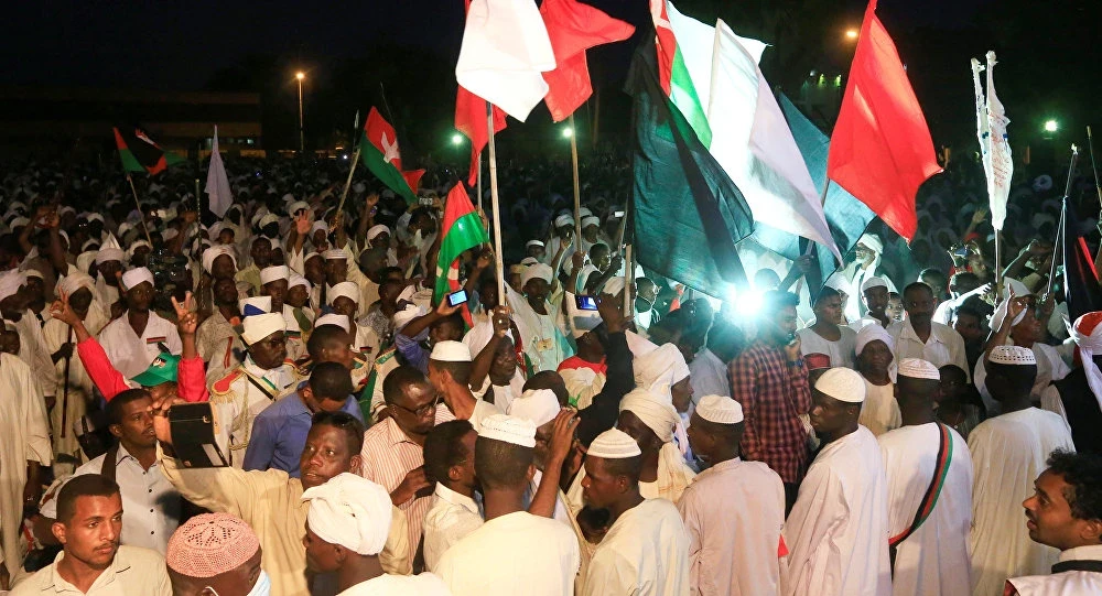 قيادة الجيش السوداني توقف الإذاعة والتلفزيون وتنوه لبيان هام سيصدر قريباً