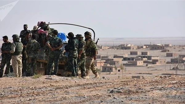 عنصر من داعش يدل النظام السوري على موقع مليء بالأموال والذهب والوثائق وأسلحة أمريكية بدير الزور