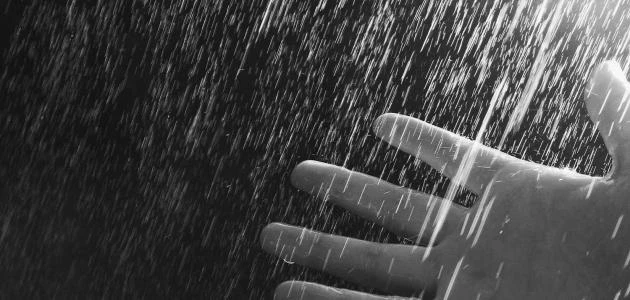 كيف يتوقف تفسير حلم المطر في المنام لابن سيرين عليك أنت؟