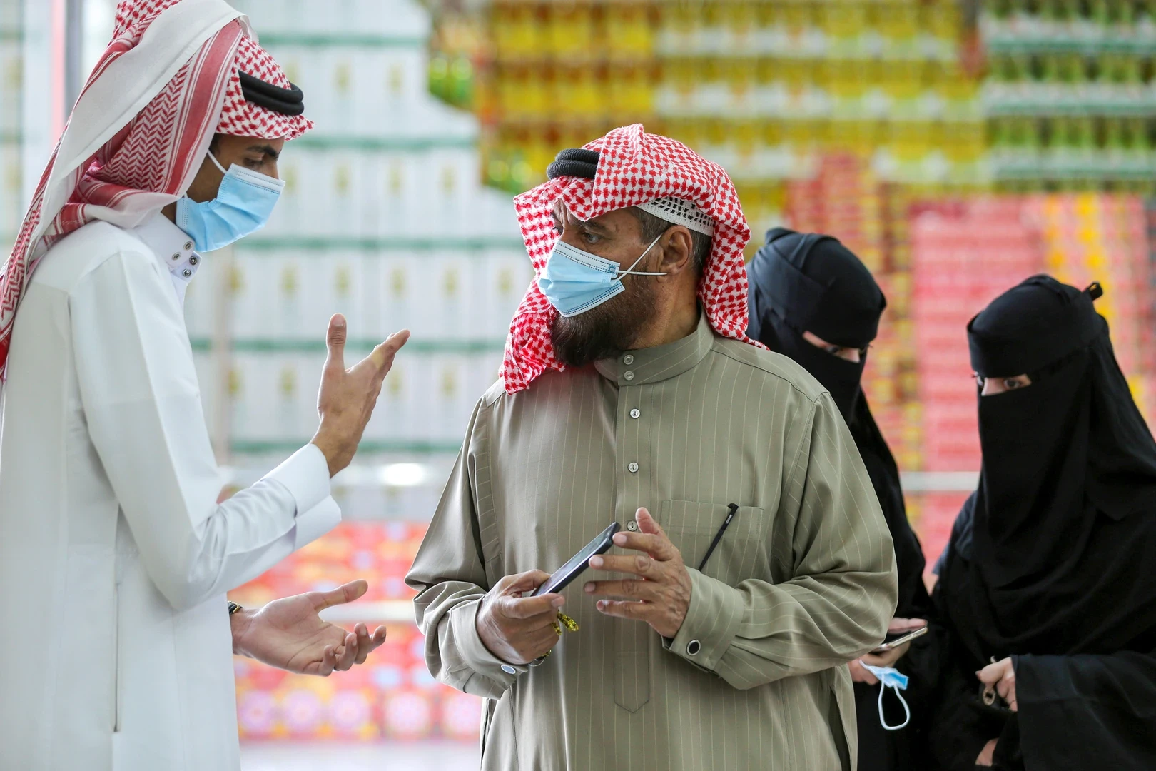 لا يستثنى المطعمون.. السعودية تصدر قرارات عاجلة تتعلق بالسلالة الجديدة وأستراليا تدخل قائمة مكتشفي الإصابات