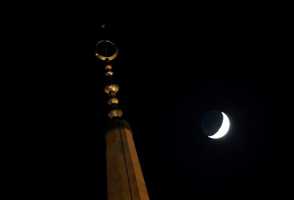 السعودية: تعذر رؤية هلال شهر رمضان.. وخادم الحرمين يوافق على قرار يخص المسجد الحرام
