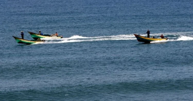 بعد فترة إغلاق طويلة.. السماح للصيادين بالعمل داخل بحر غزة