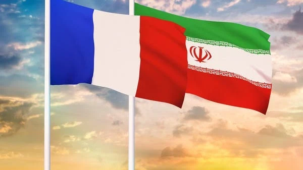 وزير الخارجية الفرنسي يطالب نظيره الإيراني بتبني هذا الأمر