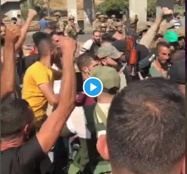 بالفيديو|| "لبيك يا حسين" عناصر من حزب الله مدججين بالسلاح يتعاركون مع الجيش اللبناني.. وقذيفة صاروخية تطلق على عناصر الأخير
