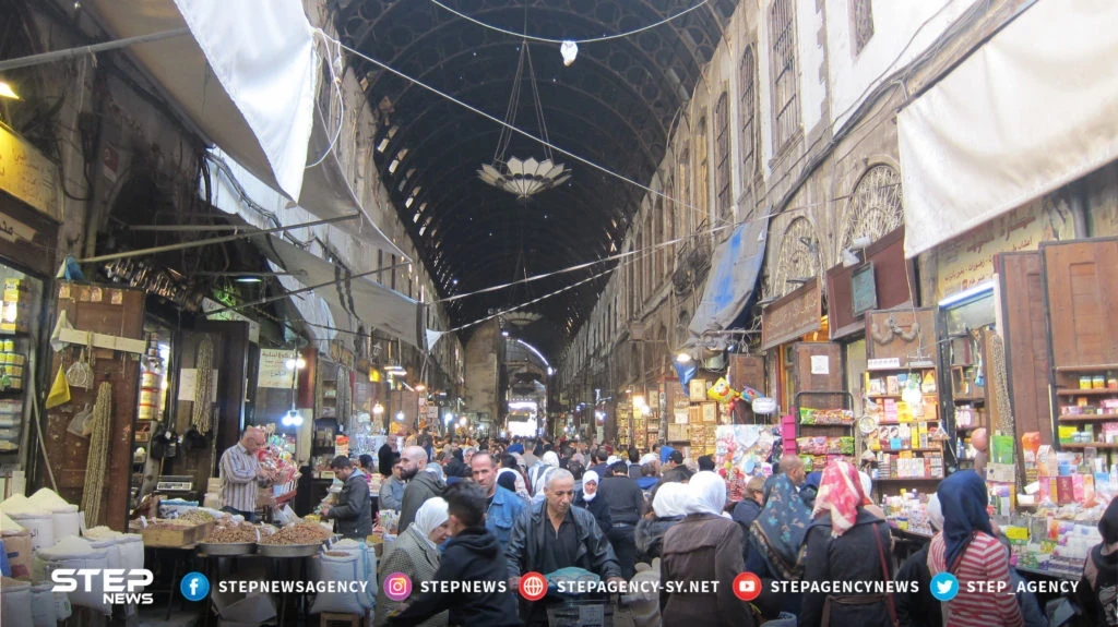 ازدحام شديد وسط سوق البزورية في دمشق بسبب الحفريات التي يقوم بها نظام الأسد في السوق