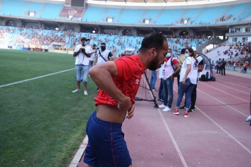 الأهلي المصري يغادر ملعب الترجي التونسي بعد تسجيل حالات اختناق بين اللاعبين