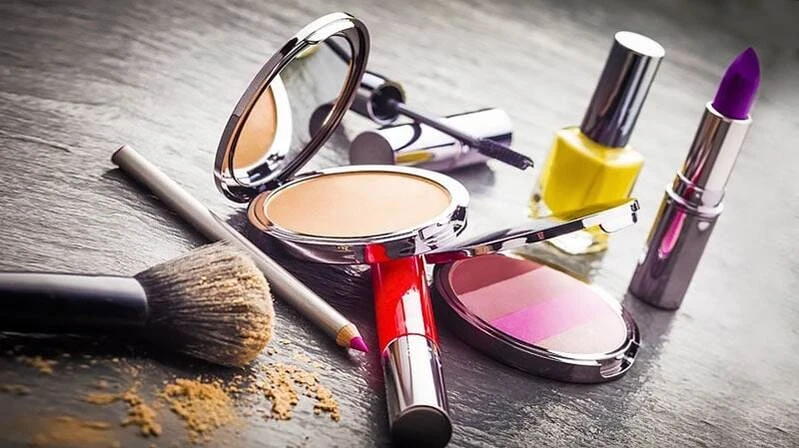 تعرفي سيدتي على افضل ماركات المكياج العالمية.. 5 ماركات أنصحك بتجربتها