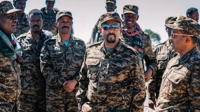 رئيس وزراء إثيوبيا يكرّم رئيس أركان الجيش برتبة جديدة ويكشف السبب
