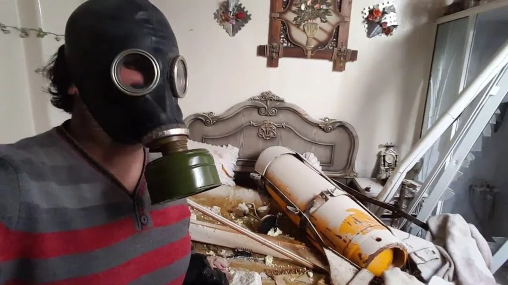 حقيقة استهداف المعارضة لـ أحياء حلب بالمواد السامّة، قيادي عسكري يوضّح الأمر
