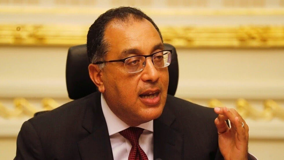 رئيس الوزراء المصري يؤكد بأنهم لن يتركوا المتسبب بحادثة القطارين بدون عقاب ويكشف عن التعويضات للضحايا