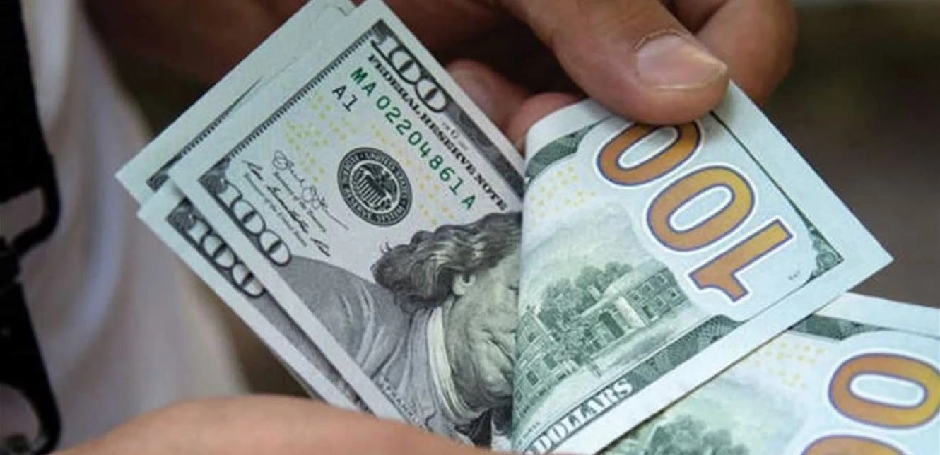 انهيار تاريخي.. الليرة السورية تسجّل أعلى سعر صرف مقابل الدولار وتتجاوز حاجز 4 آلاف