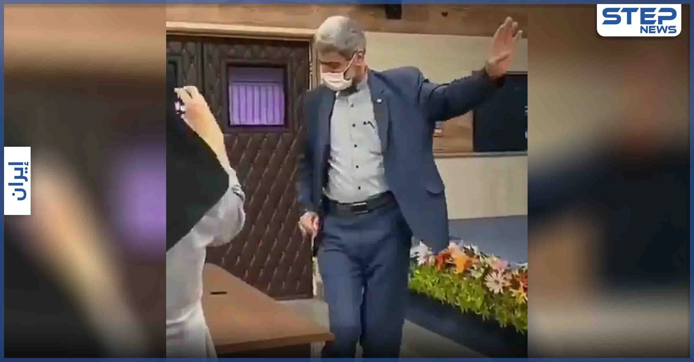 بالفيديو|| رقصة مسؤول إيراني وسط زميلاته تسبب إتخاذ إجراء حازم بحقه