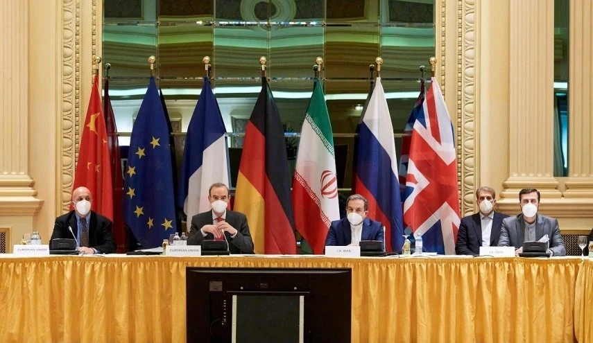 تقارير إيرانية تضع سقفاً محتملاً لرفع العقوبات الأمريكية عن طهران وتتهم واشنطن بالتدبير لخطةٍ قانونيةٍ تطيل أملها