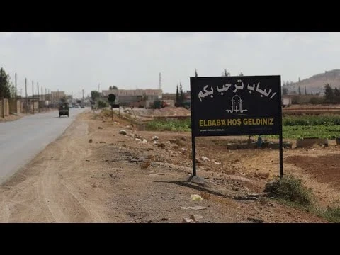 بالفيديو|| وقفة احتجاجية بالباب شرق حلب نصرةً لـ مهجري درعا شملت تقديم طلب للشرطة العسكرية