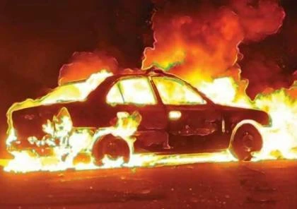 بالفيديو|| الجيش الإسرائيلي يفتح النار على سيارة فلسطينية ويشعل بها النيران بزعم وجود عملية دهس مستوطن