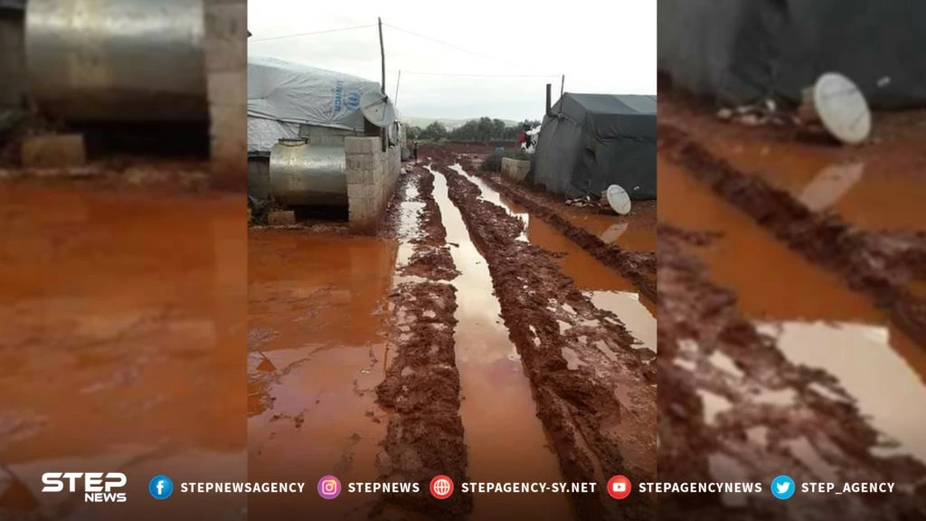 جانب من معاناة النازحين السوريين في مخيم أطمة على الحدود التركية