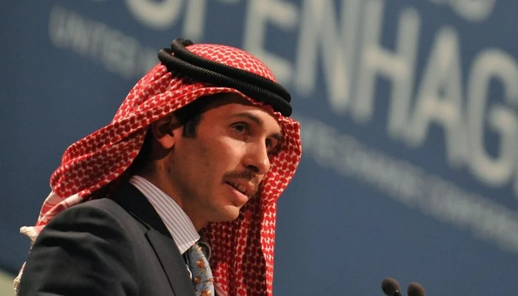الملك الأردني كلّف هذه الشخصية للتواصل مع الأمير حمزة.. وهذا كان ردّ الأخير