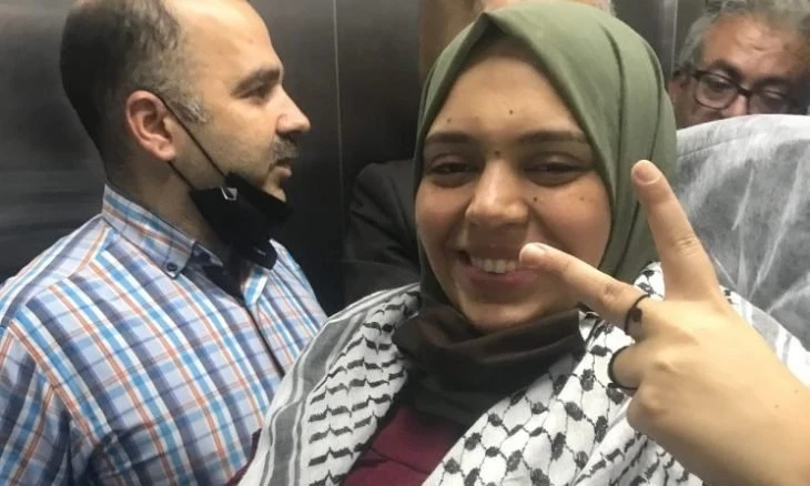 بالفيديو|| هذا ما قالته الأسيرة الفلسطينية الحامل أنهار الديك بعد الإفراج عنها