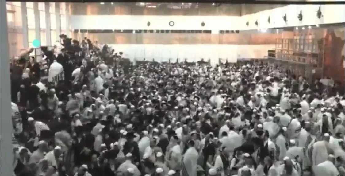 بالفيديو|| أول تعليق إسرائيلي على حادثة انهيار مدرج بجفعات زئيف.. والشرطة تخلي مسؤوليتها بعد ارتفاع أعداد المصابين