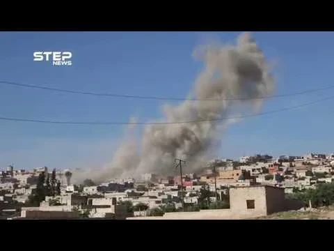 مشاهد من القصف الجوي الذي استهدف بلدتي كفرسجنة ومعرة حرمة بريف إدلب الجنوبي