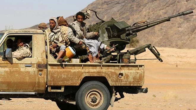 جبهة مأرب تشتعل.. ميليشيا الحوثي تستهدفها بالصواريخ الباليستية والتحالف ينشر مقطعاً يوثق استهدافاً مضاداً