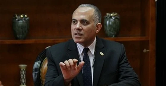 وزير مصري يهدد بأن كل السيناريوهات مطروحة للتعامل مع سد النهضة ويطمئن المصريين حول أمر