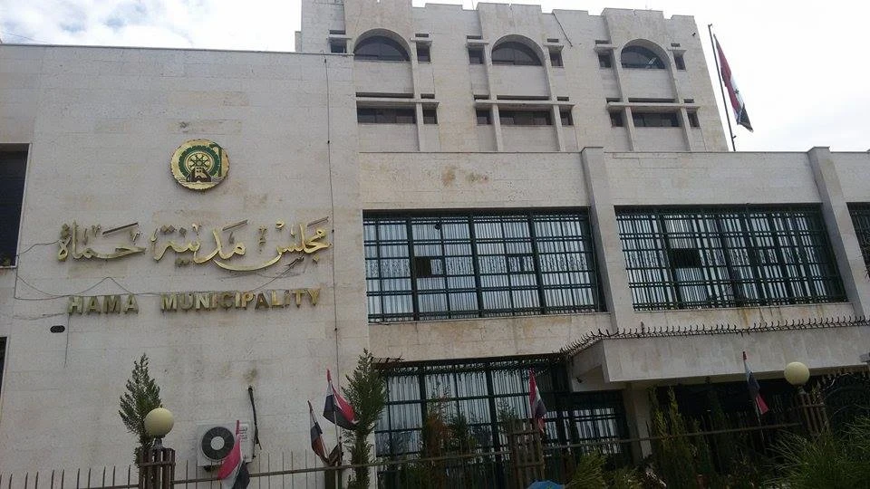 مجلس حماة ينذر أهالي أحد الأحياء بإخلائه في أسبوع، بحجة أنها منطقة مخالفات
