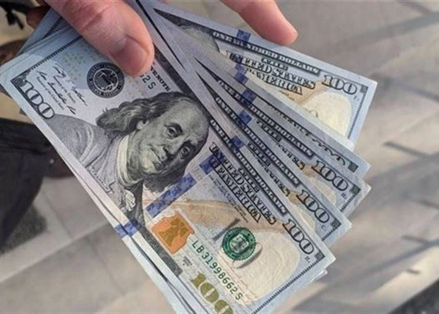 تجاوز انخفاضه 4 آلاف.. هبوط كبير ومفاجىء للدولار أمام الليرة اللبنانية في السوق السوداء