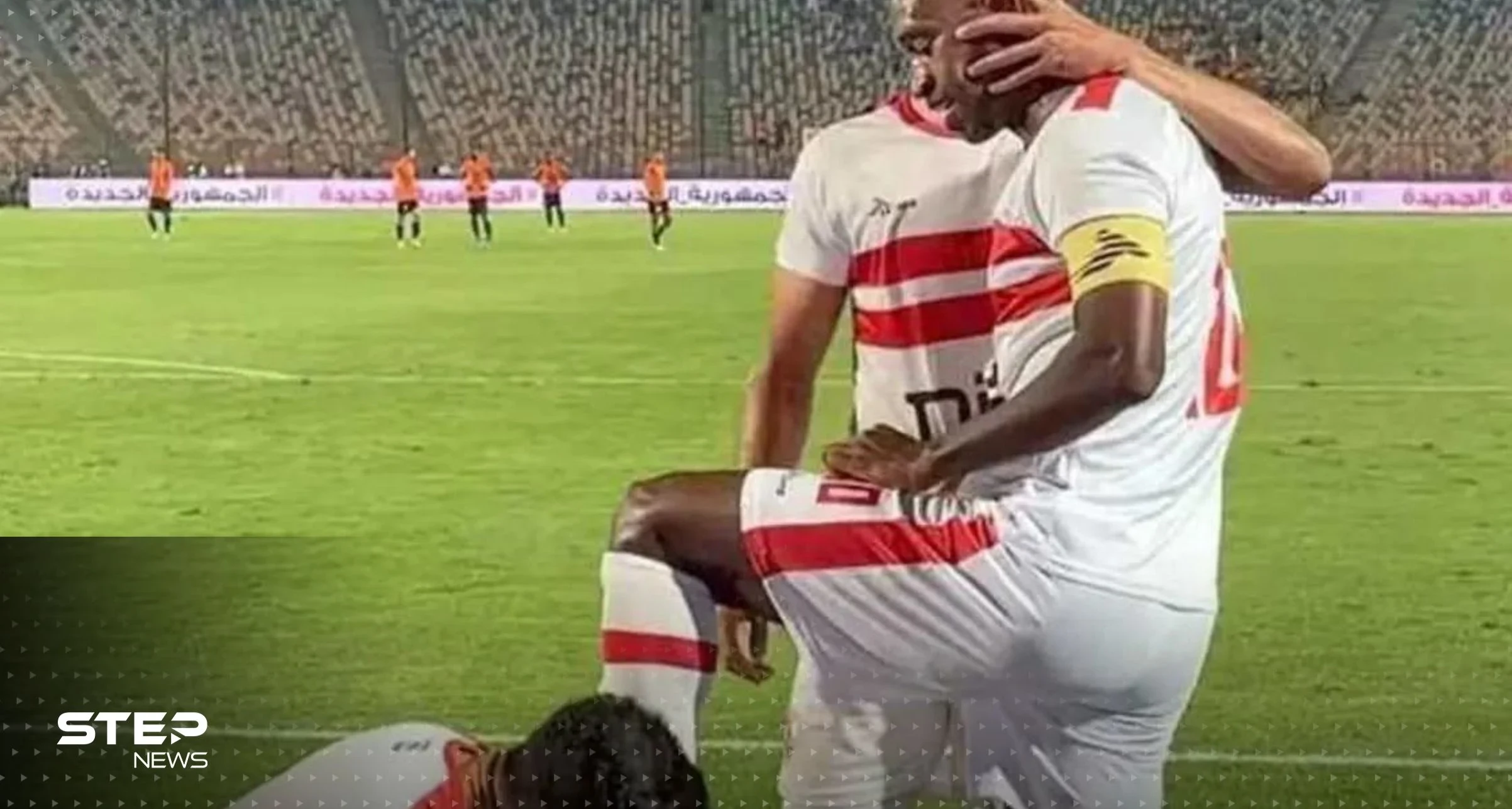 "والله من الحماس".. لاعب تونسي يعتذر بعد تقبيله قدم قائد الزمالك المصري