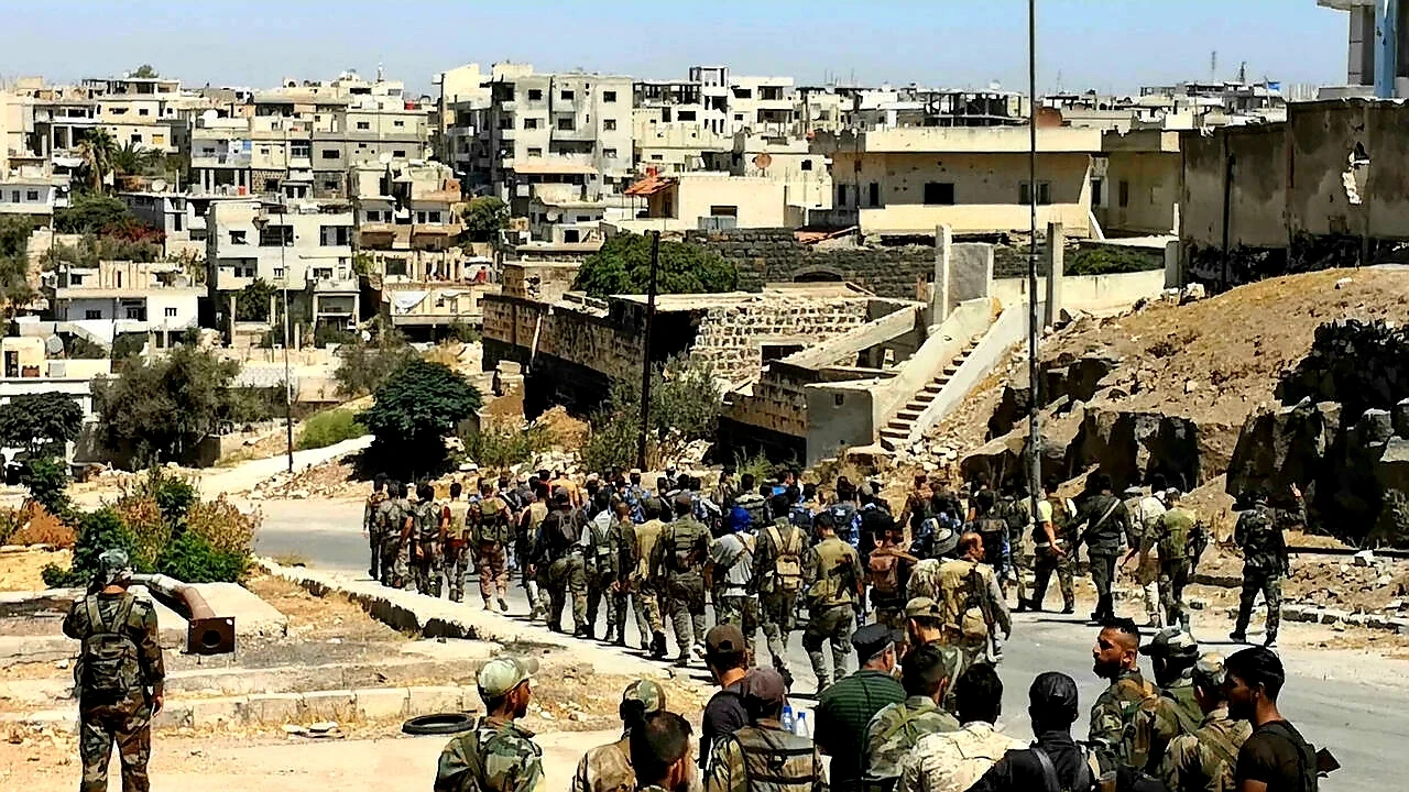قوات النظام السوري تدخل بـ1500 مقاتل إلى مدينة طفس غرب درعا لتنفيذ أحد بنود الاتفاق مع الأهالي
