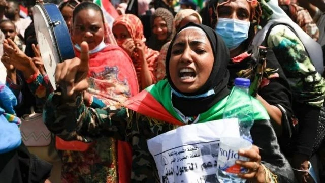 بدء المظاهرات في السودان رفضاً لـ"الانقلاب العسكري" بالبلاد تحت شعار "مليونية 30 أكتوبر" (فيديو)