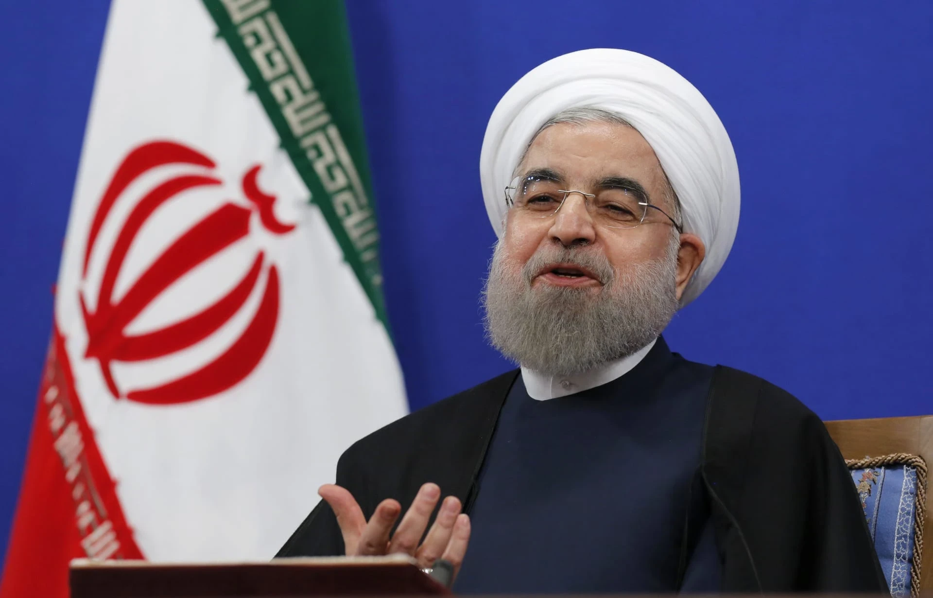 الرئيس الإيراني يتخذ قراراً عقابياً بحق مسؤول إيراني كبير بعد ترشحه للانتخابات الرئاسية