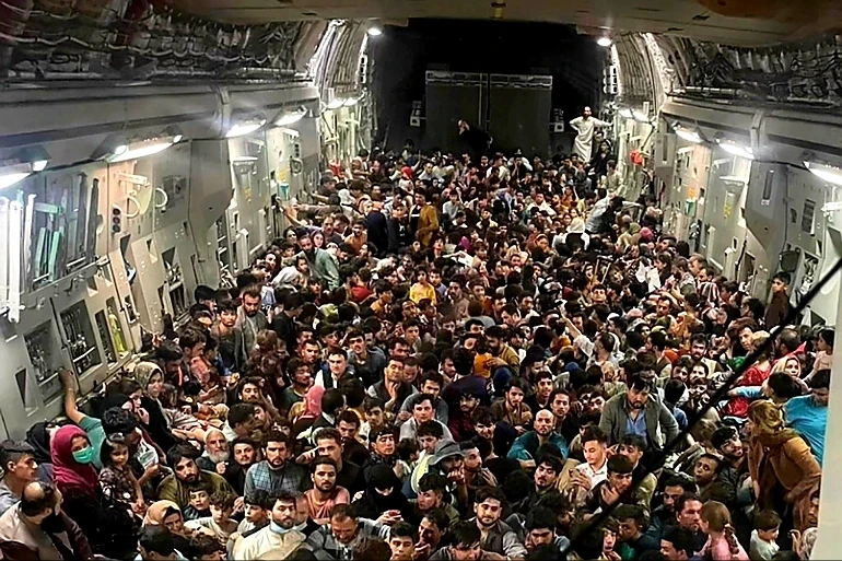 قطر تتخذ إجراءً صادماً للأفغان وأمريكا تطرح الخطة البديلة