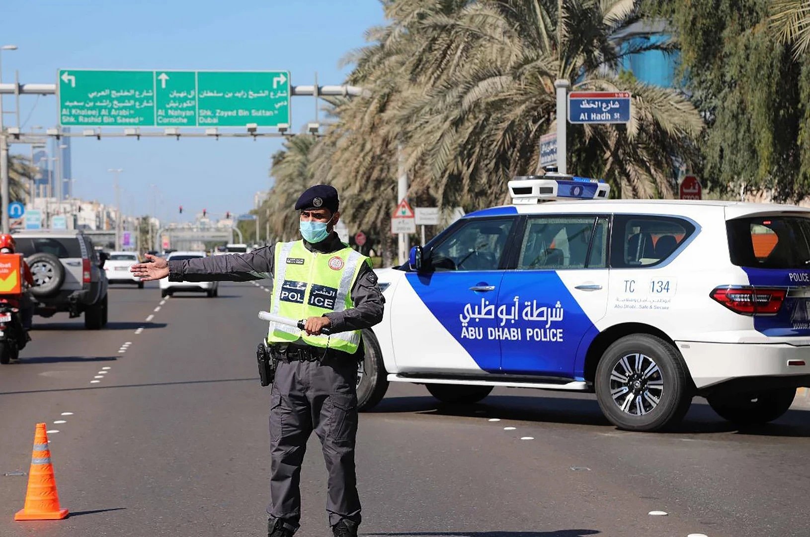 شرطة أبوظبي تتحدث عن رصد أجسام طائرة بعد انفجار وتفتح تحقيقاً.. وميليشيا الحوثي تقول إنها شنّت هجوماً على الإمارات