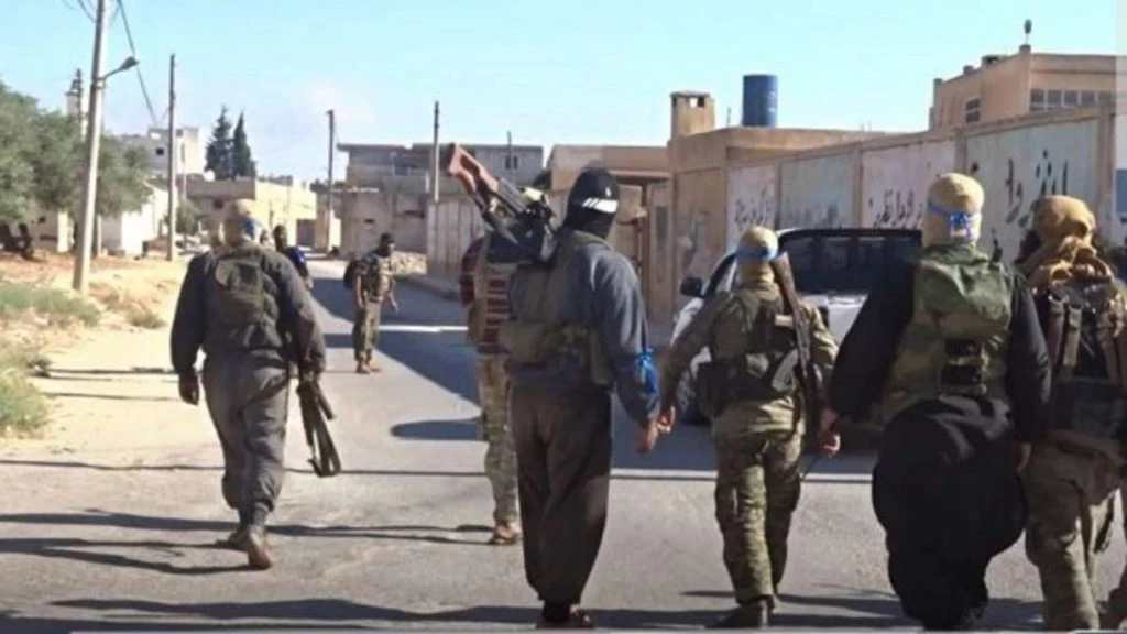 تحرير الشام تعتدي على نازحي حماة وتُخرجهم من مخيمات كفريا والفوعة بالقوة