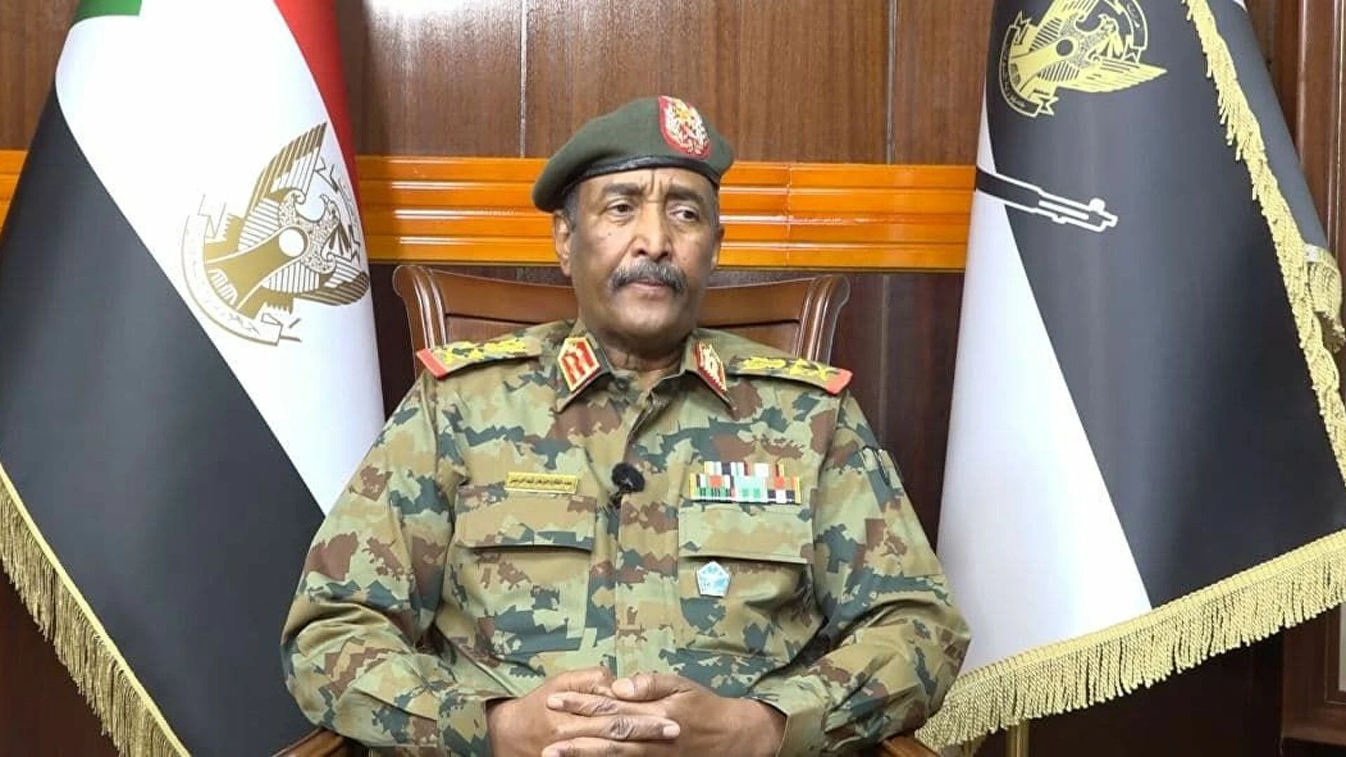 بعد استقالة حمدوك.. البرهان يصدر تصريحات لافتة والسلطات السودانية تعلن إغلاق كل جسور الخرطوم