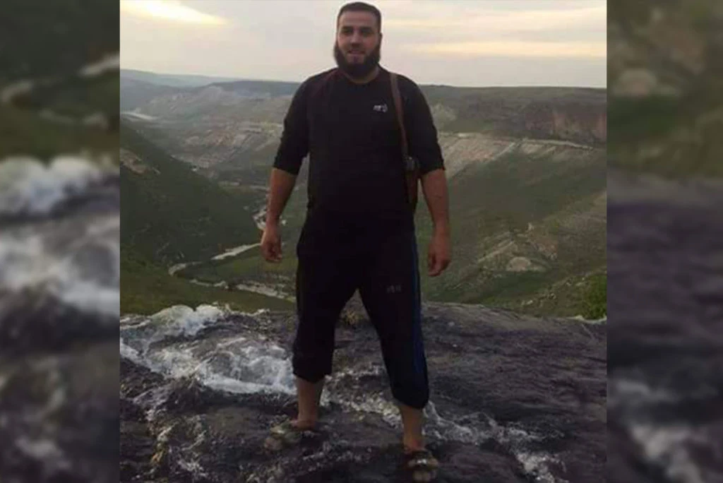 أحد قادة المصالحة في درعا يخرج من سوريا.. ومخابرات النظام تعتقل مترجمًا للروس
